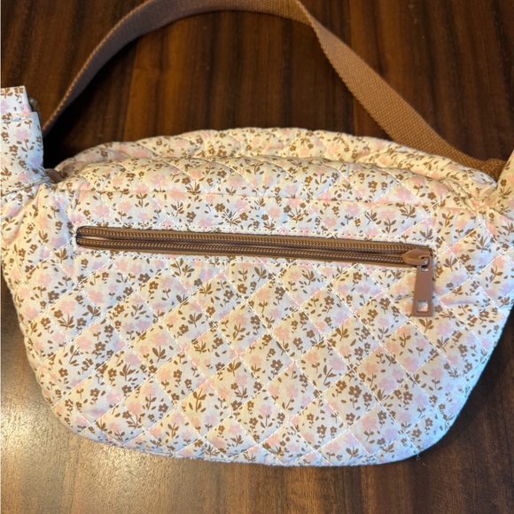 Poppy & Peonies Floral Quilted Crossbody Bag. Out of stock item!! Stunning. New! - Picture 4 of 4